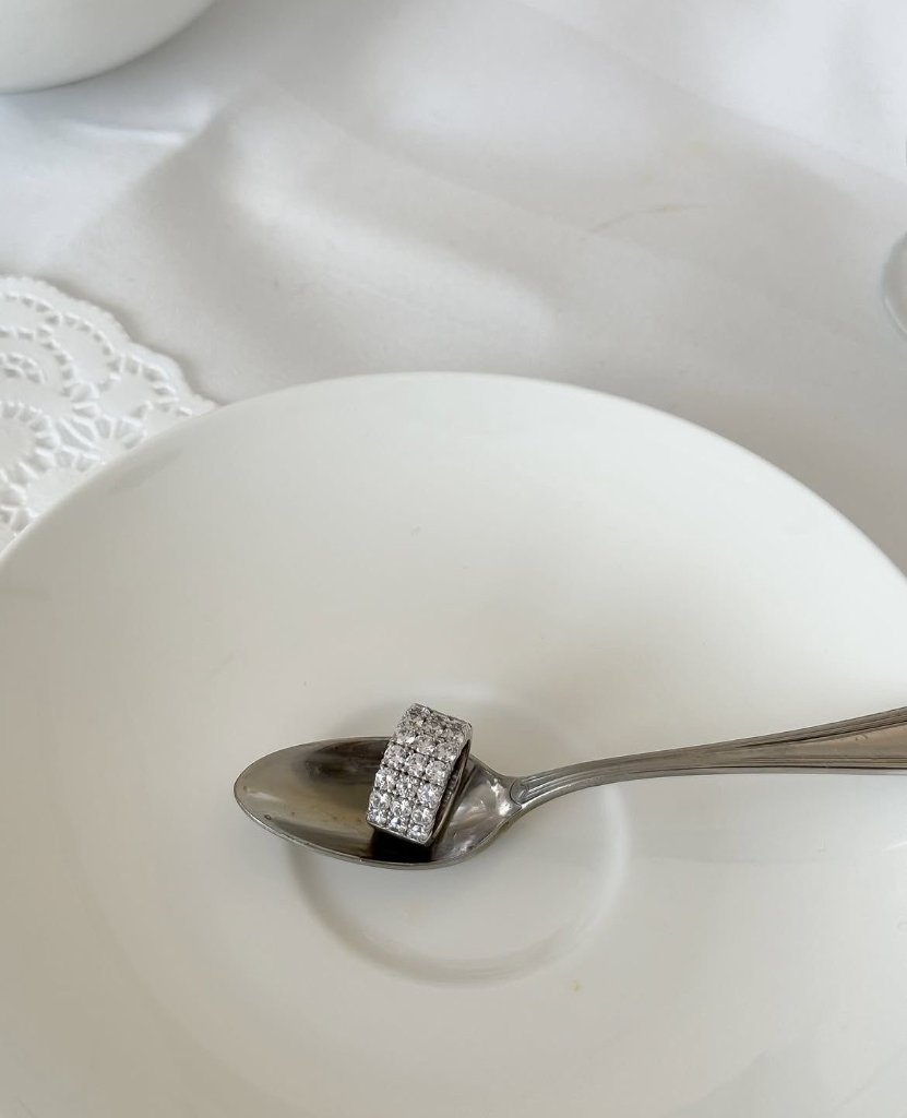 Luccè Diamonds wedding bands